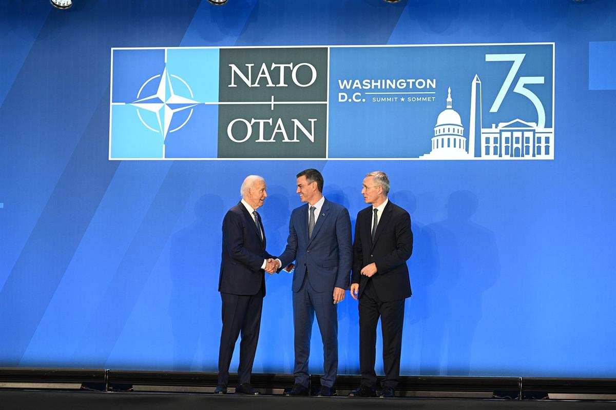Pedro Sánchez saluda al presidente de Estados Unidos, Joe Biden