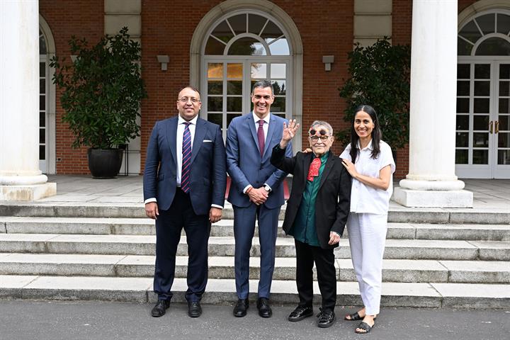 10/06/2025. El presidente recibe al dramaturgo Fernando Arrabal