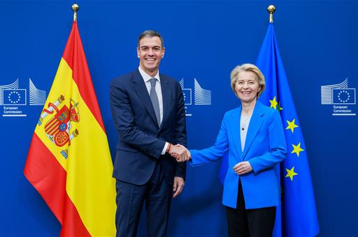 El presidente del Gobierno, Pedro Sánchez, con la presidenta de la Comisión Europea, Ursula Von del Leyen