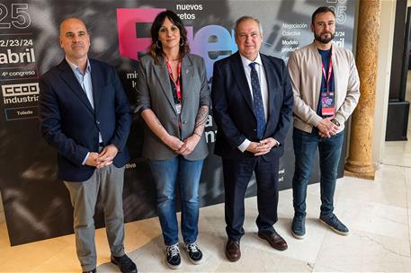 El ministro de Industria y Turismo, Jordi Hereu, y la secretaria general de CCOO de Industria, Garbiñe Espejo