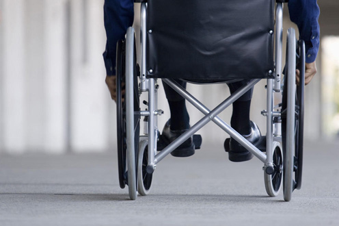 Persona en silla de ruedas